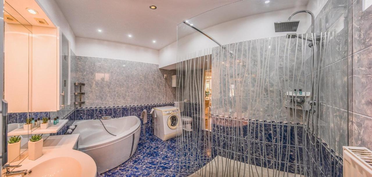 Riverside Apartman**** ميسكولك المظهر الخارجي الصورة